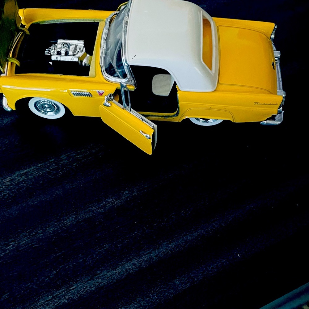 1955 Ford Thunderbird White/Yellow